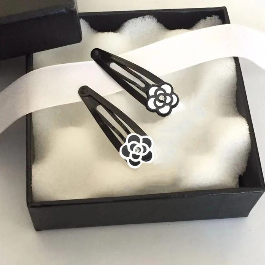 Black and White Camilla Hair Clips (2)